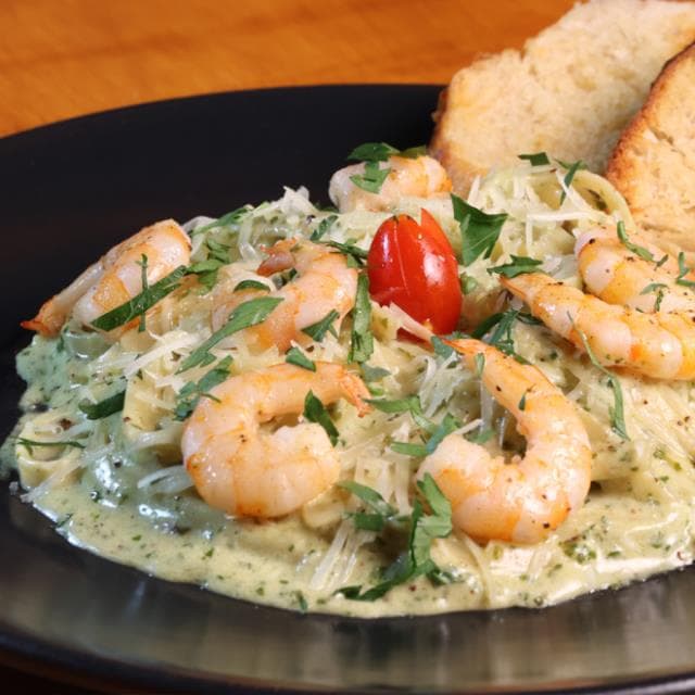 Fetuccini al Pesto Cavernini