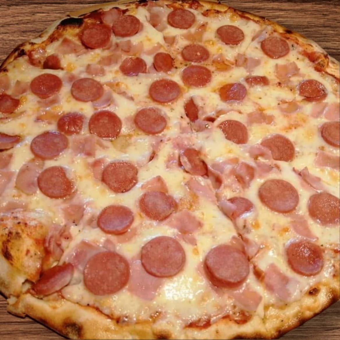 Pizza Jamón y Salchicha