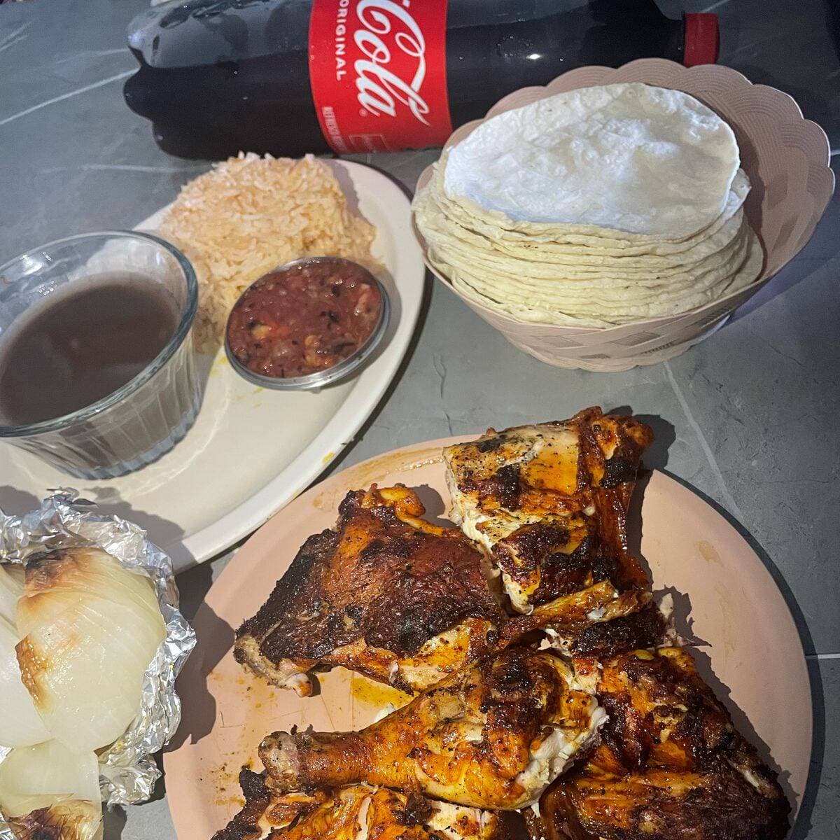1/2 Pollo Asado, 1/2 Tortilla, Cebolla , Refresco