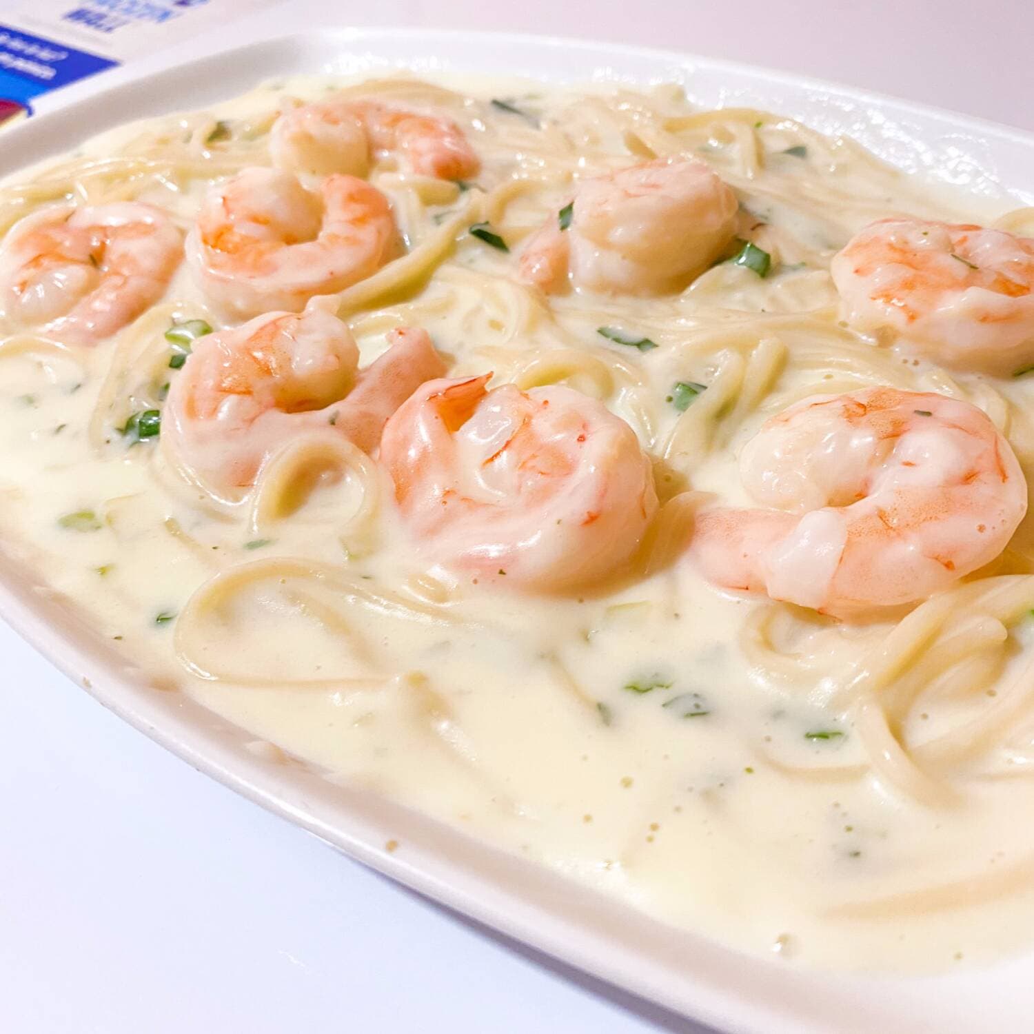 Spaguetti Salsa Blanca con Camarones mediano