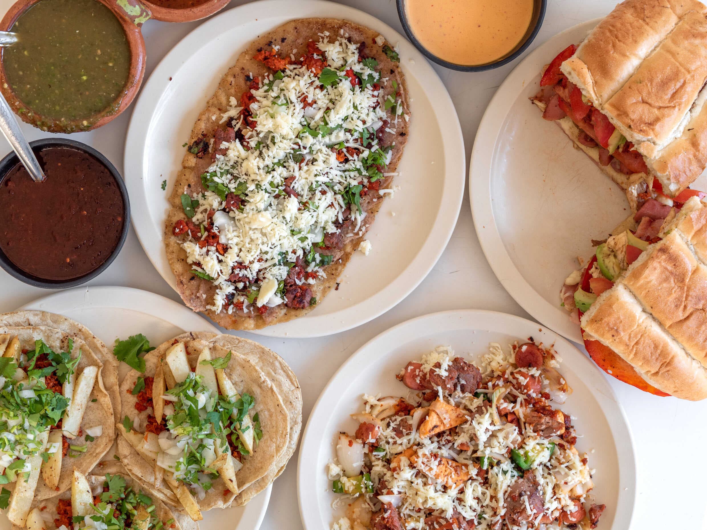 Antojos mexicanos y tortas gigantes D KENIA