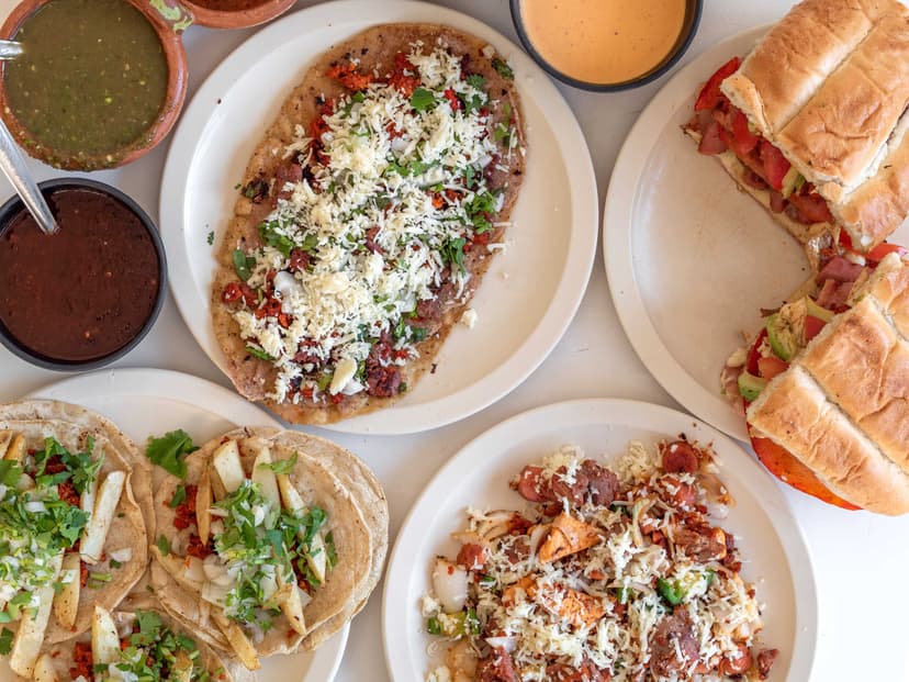 Antojos mexicanos y tortas gigantes D KENIA