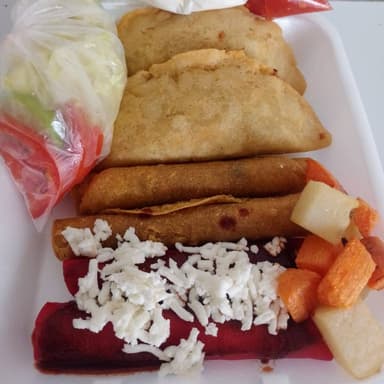 Plato Mixto (2 Enchiladas, 2 Flautas, 2 Empanadas)