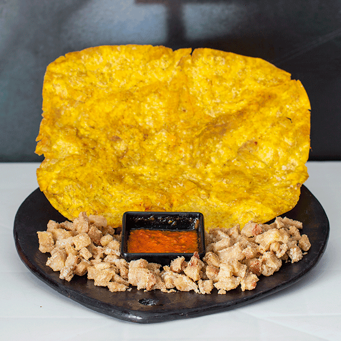 Tostón con Chicharrón