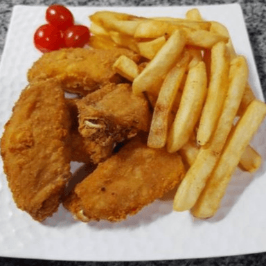 8 Alitas + Acompañamiento + Bebida