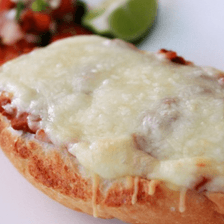 Molletes con Guiso
