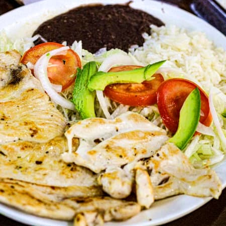 Pechuga a la Plancha con Ensalada