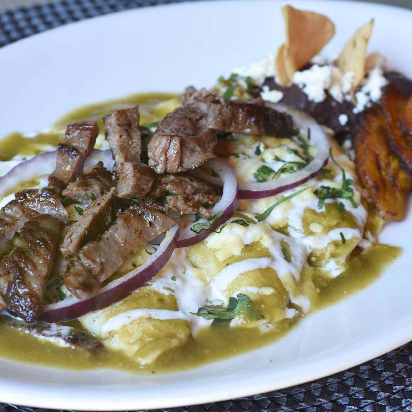 Enchiladas Suizas Con Arrachera