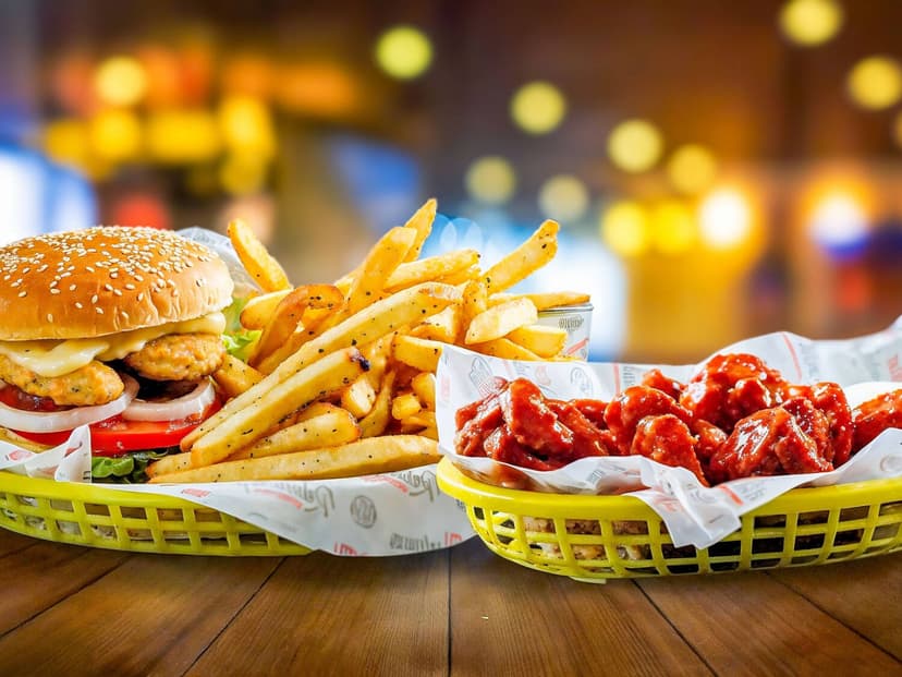 Rebel Wings (El Refugio)