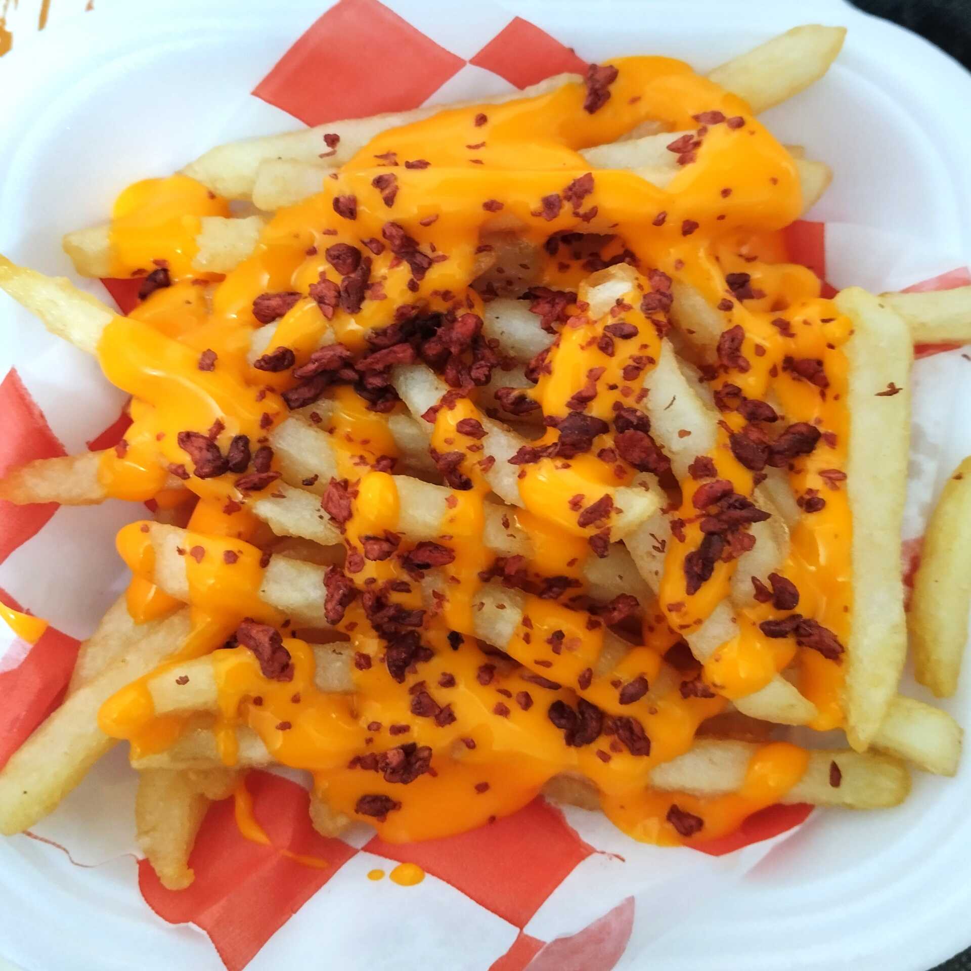 PAPAS QUESO Y TOCINO