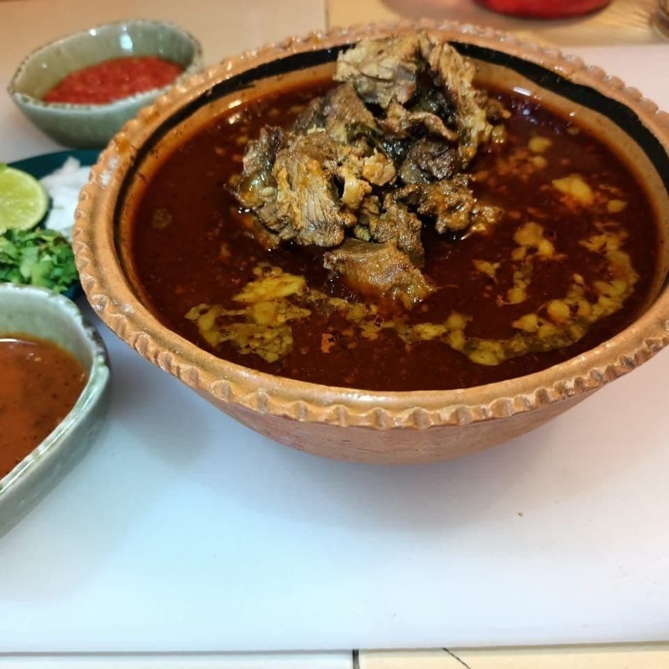 Plato de birria Gde