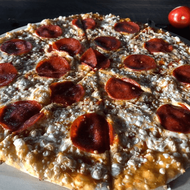 Pizza Familiar Mitad Pepperoni / Jamón