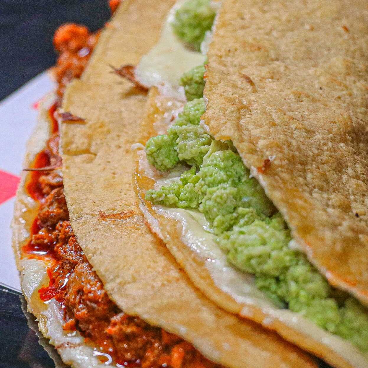 Mega Quesadilla de Maíz