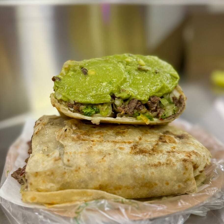 Combo de Megaburro, Torta y 2 Tacos de Asada