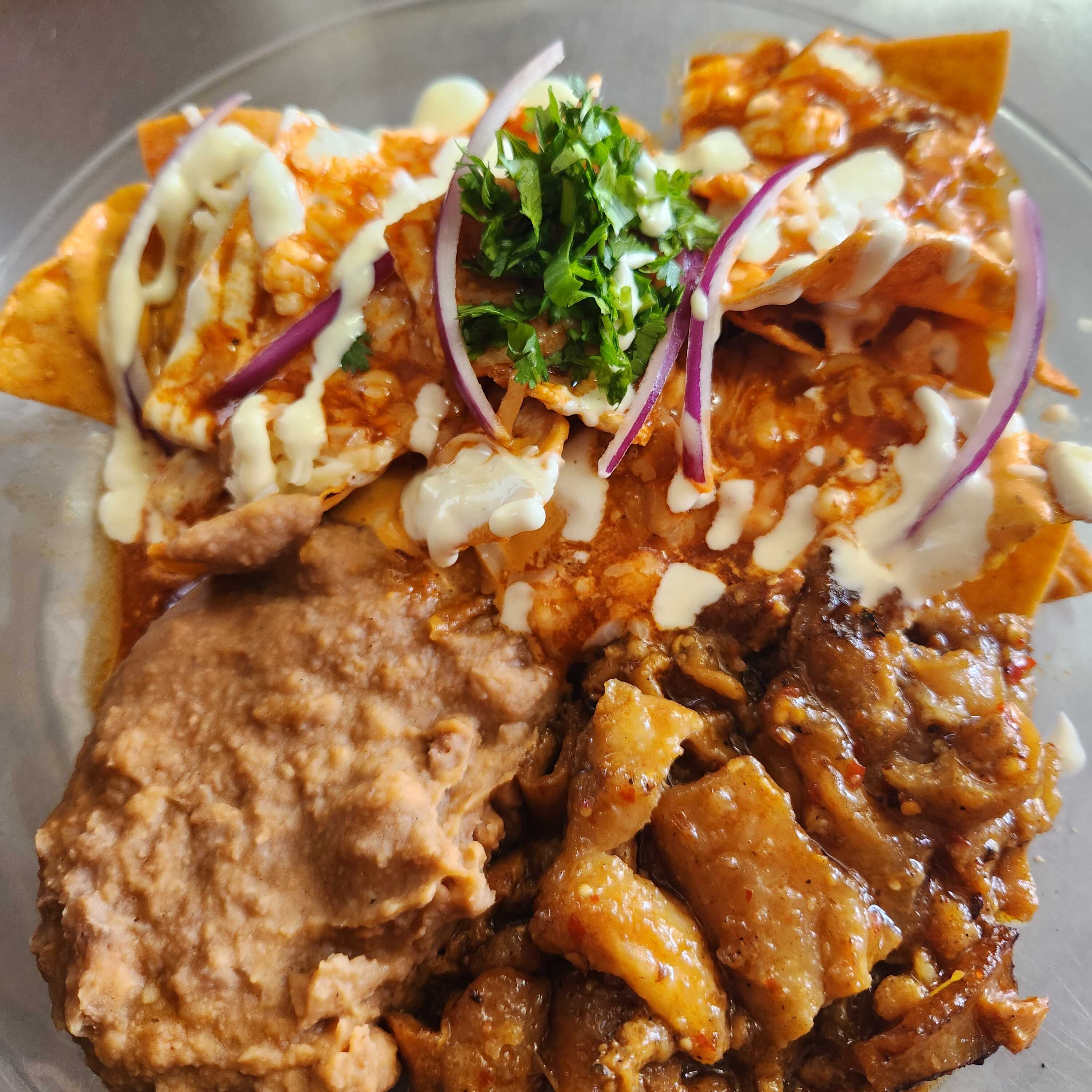 Chilaquiles con Chicharrón Verde