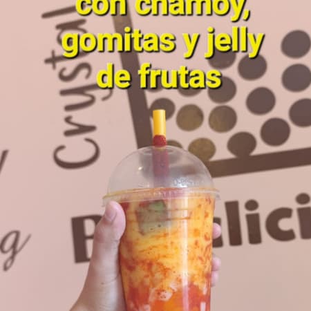 Smoothie de Mango con Chamoy y Gomitas