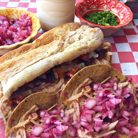 1 Torta de Lechón y 2 Tacos de Cochinita