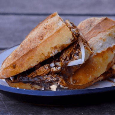 COMBO TORTA DE MOLE CON POLLO Y REFRESCO