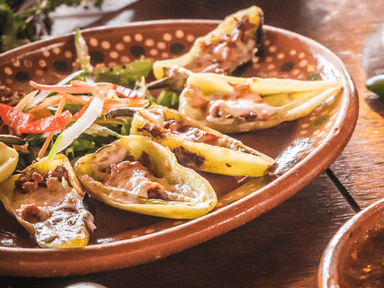 Chiles Güeros Rellenos
