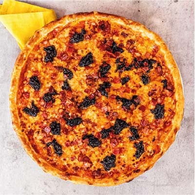 PIZZA CIRUELA Y TOCINETA