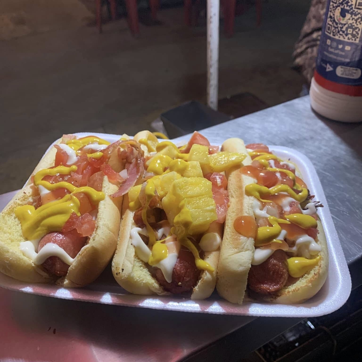 3 Hot Dogs Rellenos Envueltos de Tocino