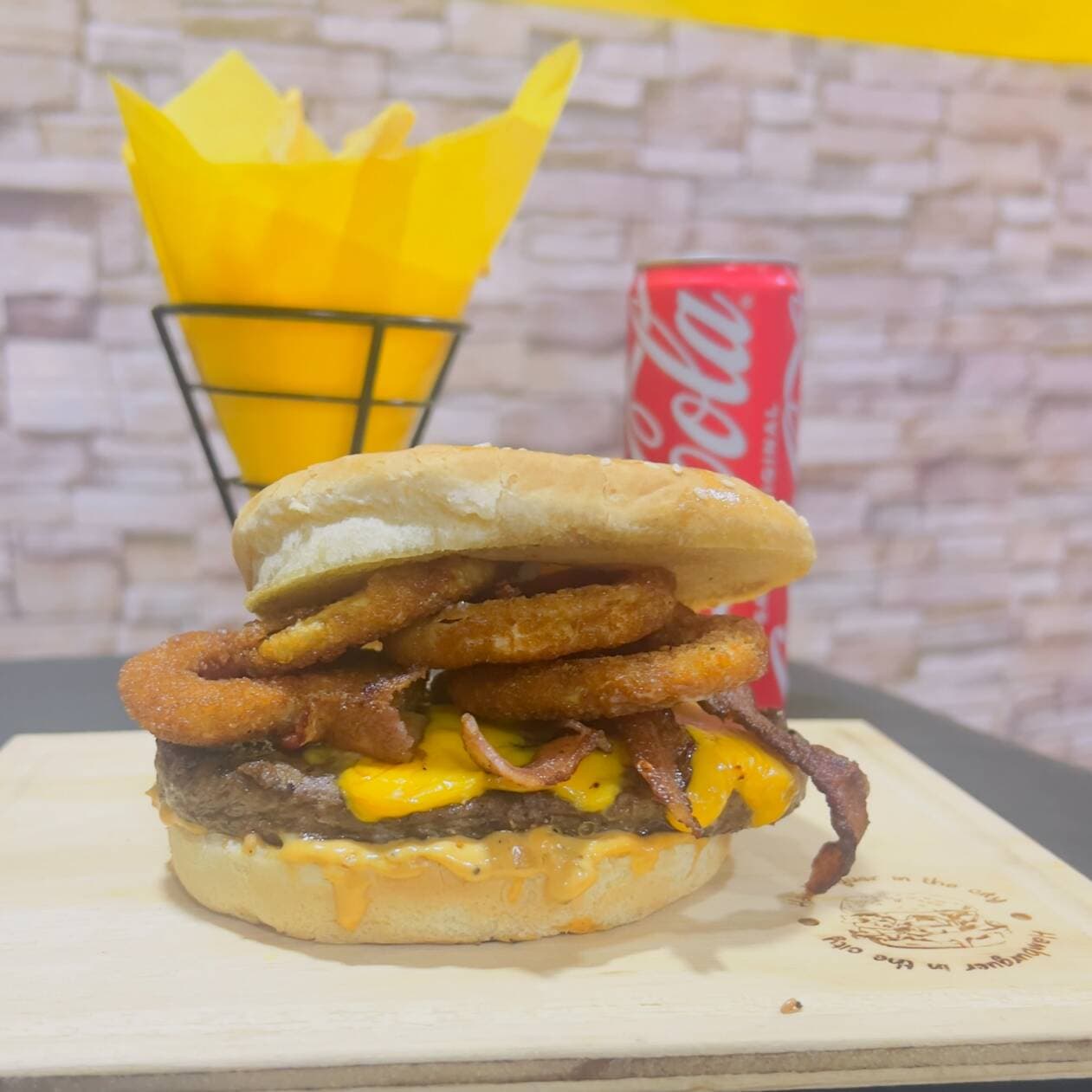 Combo Burger TKT + Papas + Bebida
