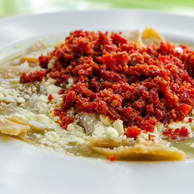 Chilaquiles con chorizo