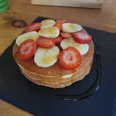 Pancakes con fresa y plátano
