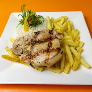 Chuletica con Arroz y Papas