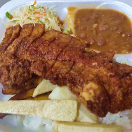 Bandeja con Chicharrón