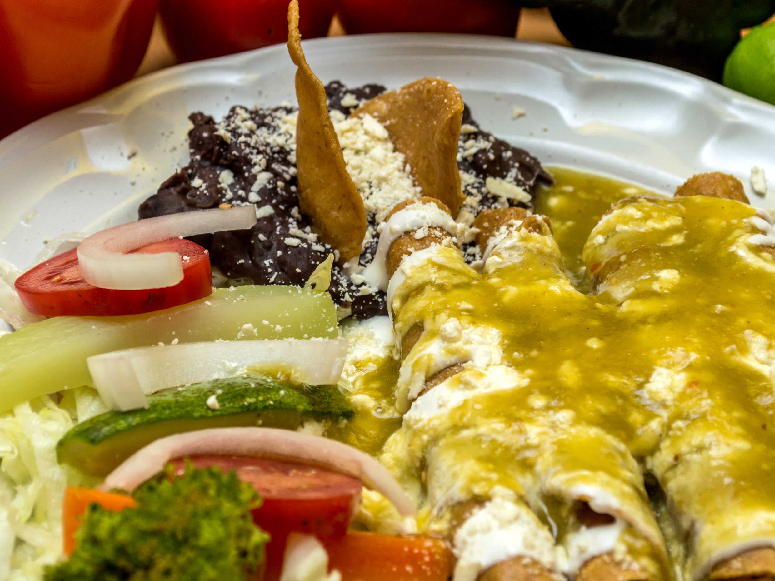 Tacos Dorados de Pollo