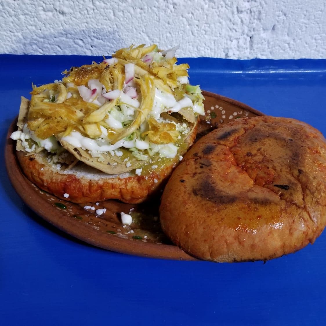 Pambazo de chilaquiles