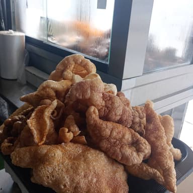 1/2 kilo de chicharrón duro