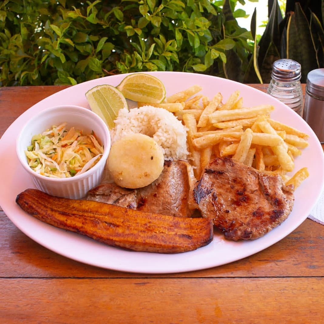 Combo Filete de Cerdo con Sopa del Día o Frijol