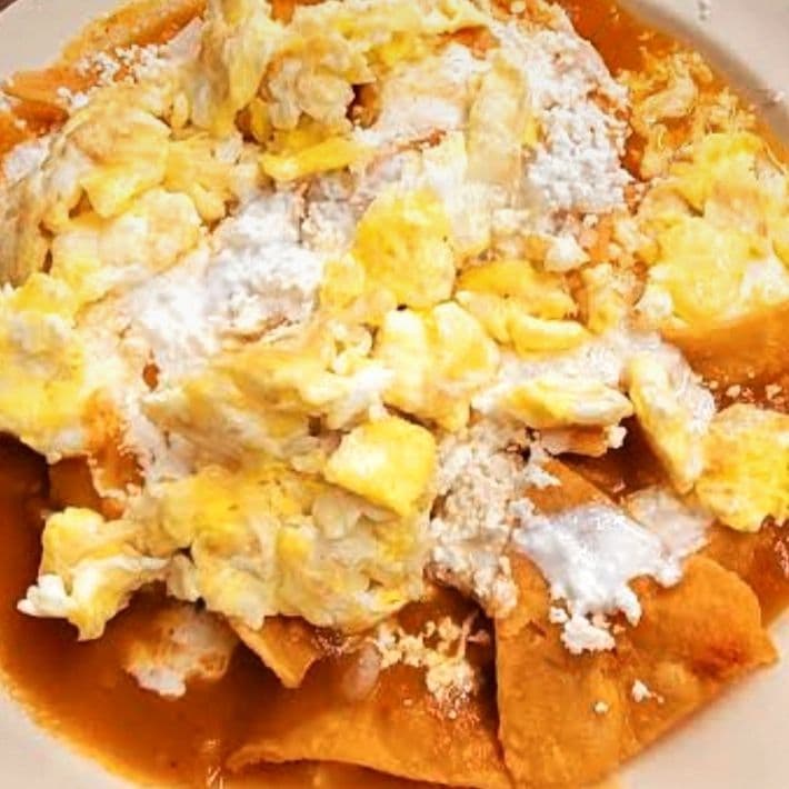 Chilaquiles Rojos/ Huevo Revuelto
