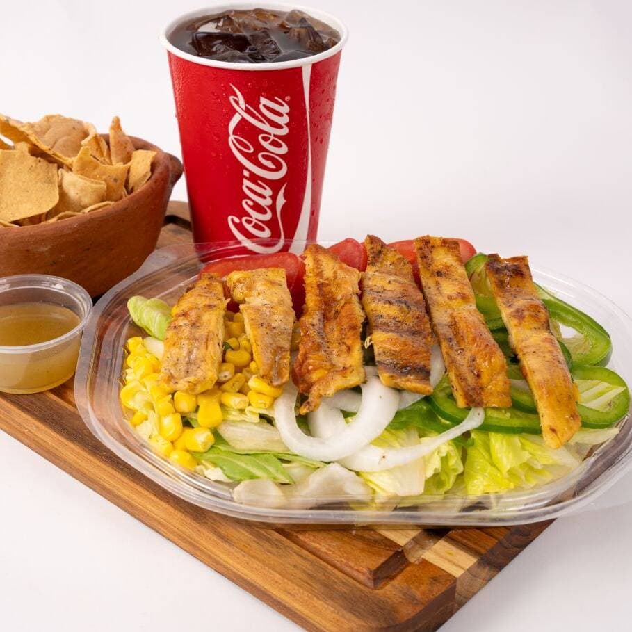 Ensalada del Sur con Pollo y Refresco 600 Ml.