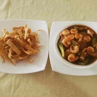 Chaw Ming con Camarón   en Salsa