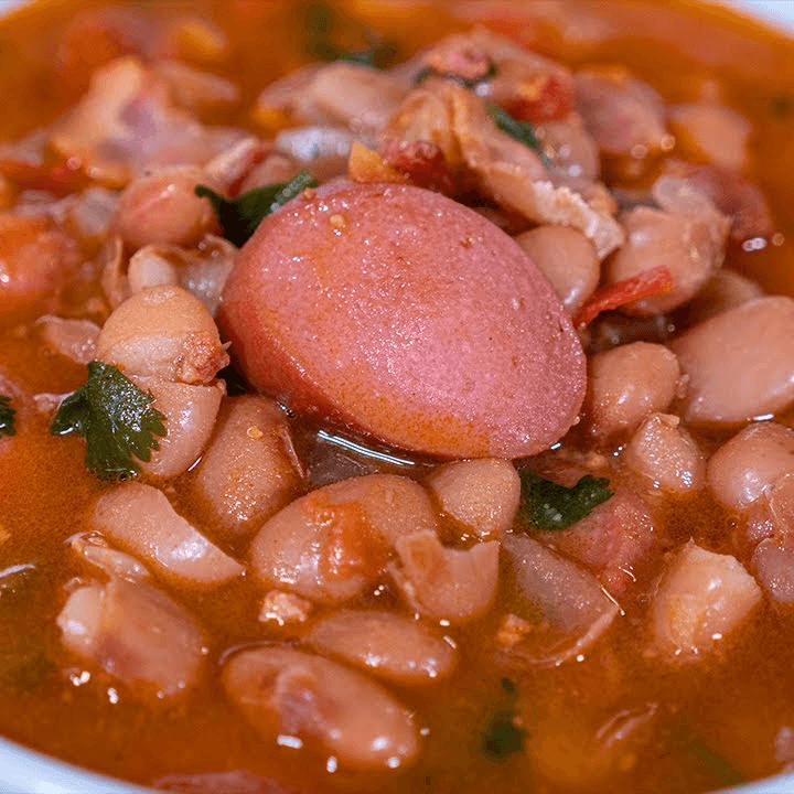 1/2 FRIJOLES CHARROS.