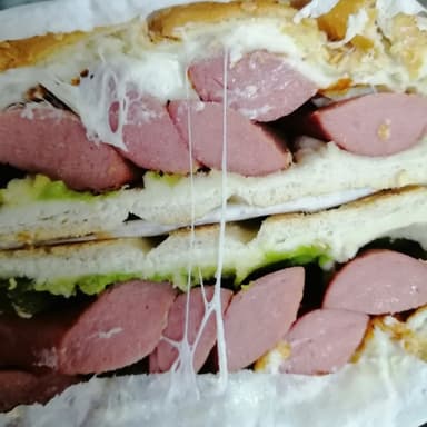 Salchicha con Quesillo
