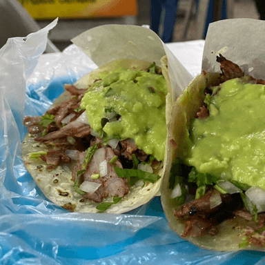 Taco de asada en harina