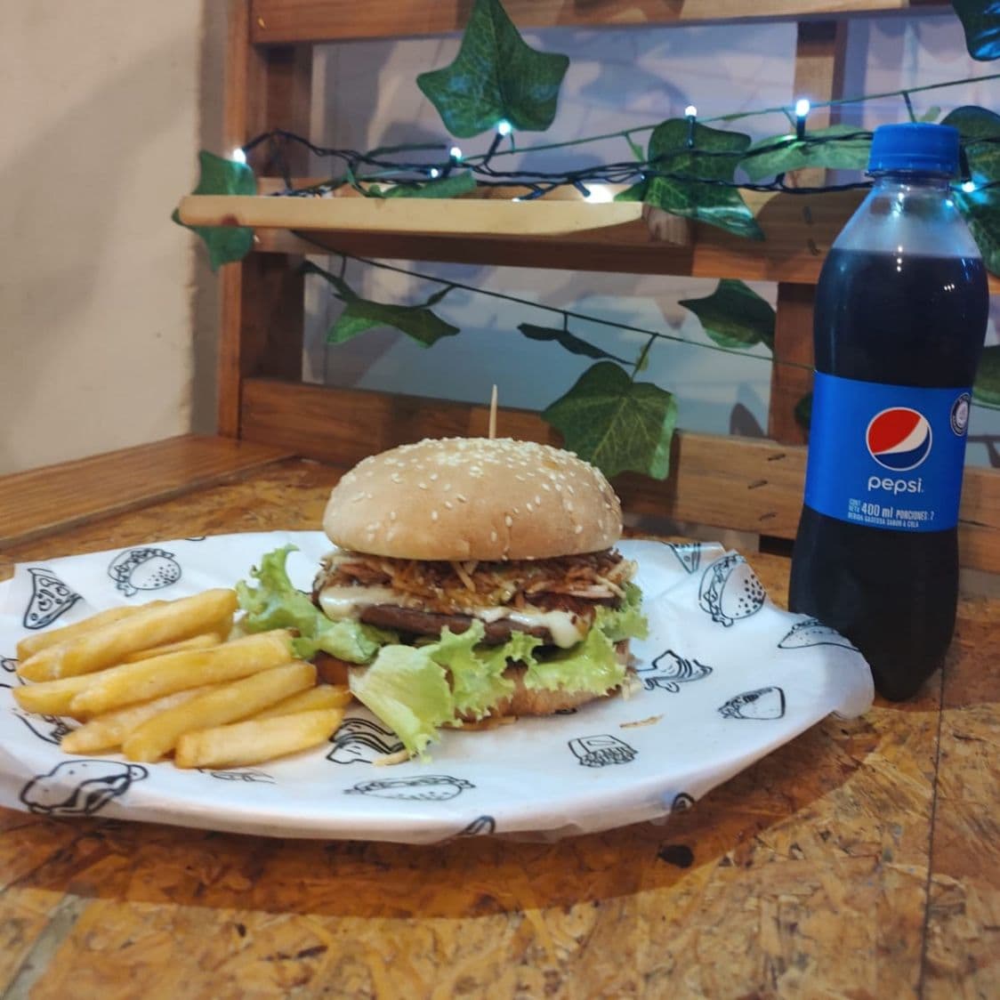 Combo Hamburguesa Sencilla, Papas y Gaseosa