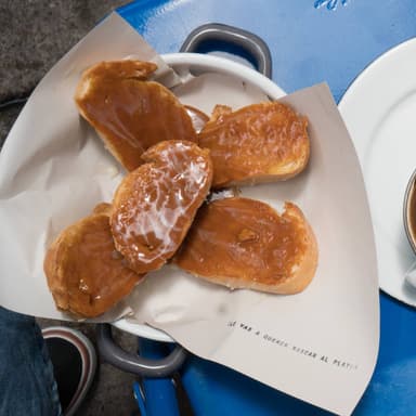 Bolillo con Cajeta