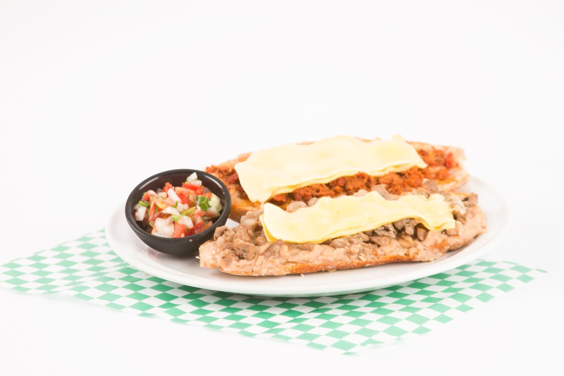 Molletes con Carne