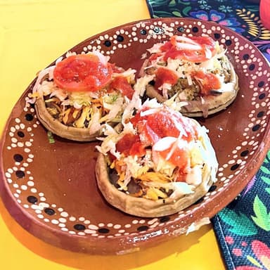 SOPES DE BIRRIA (3 PIEZAS)