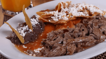 Chilaquiles Verdes Con Carnitas