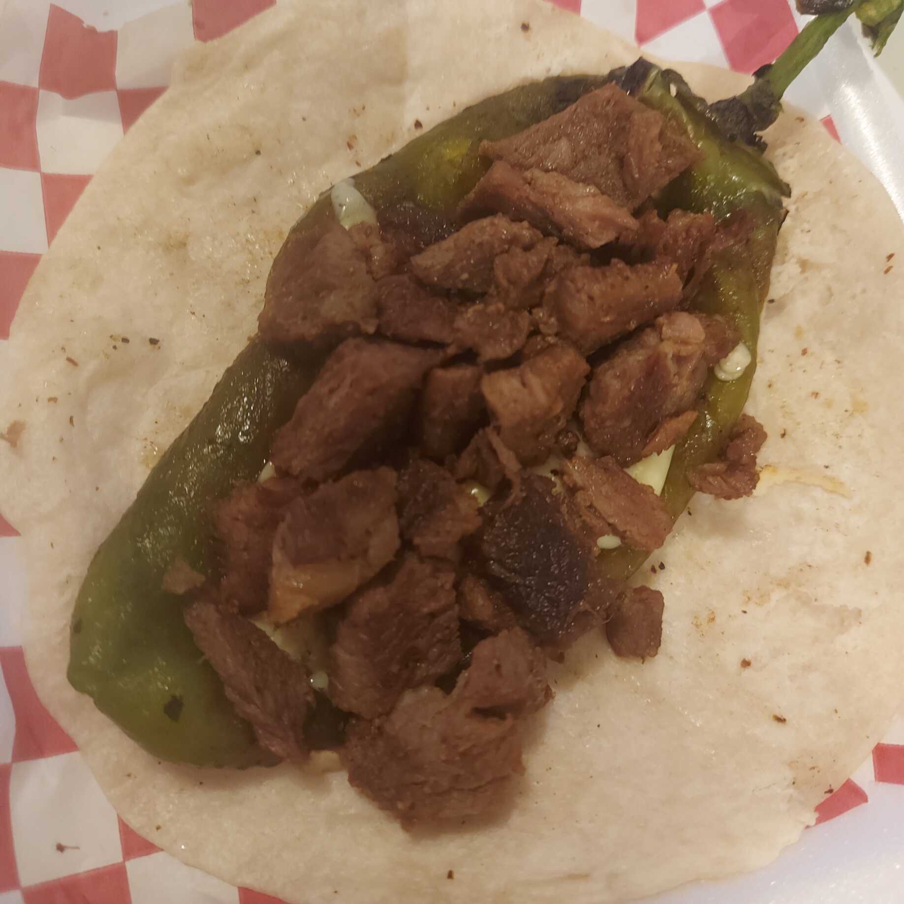 Taco de Chilaca con Carne Top Sirloin Harina
