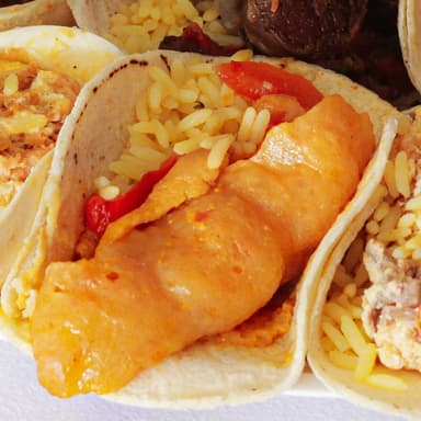 Taco de Chicharrón Guisado (en Salsa Roja)