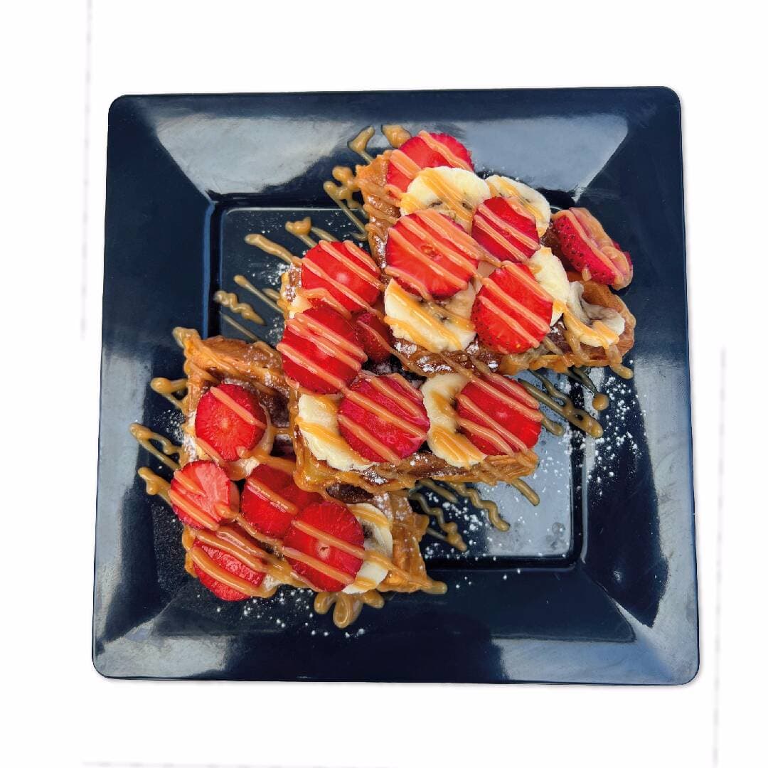 Waffle con Fresas y Banano
