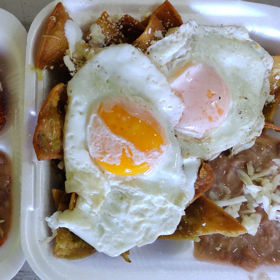 Chilaquiles con Huevos Estrellados
