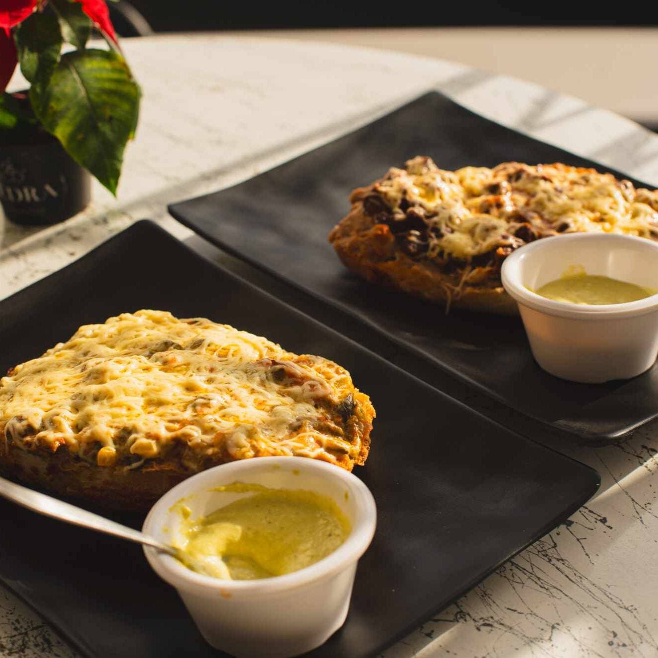 2 Molletes + 1 Coca